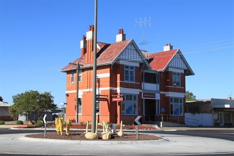 Minyip Roundabout.jpg
