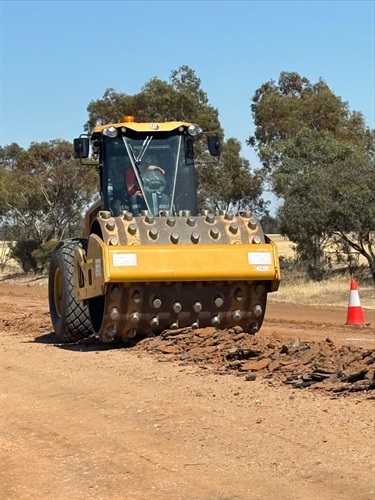 2026.01-Southern-Works-Banyena-Pimpinio-Road-roller.01.jpeg